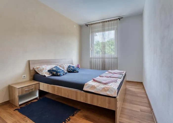 Radmila-2 By Interhome * שילו