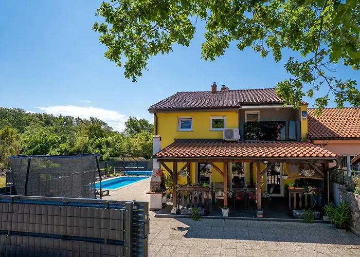 Radmila-2 By Interhome שילו